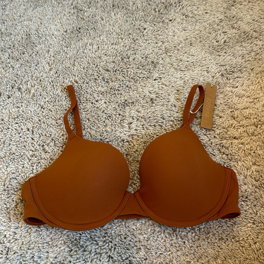 Skims fits everybody t shirt bra
